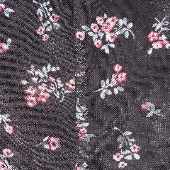 beautiful romper with flower pattern - Picture 2 of 3